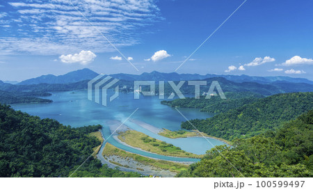 台湾・ロープウェイから眺める日月潭と周辺の山々 / Sun Moon Lake, Taiwan 100599497