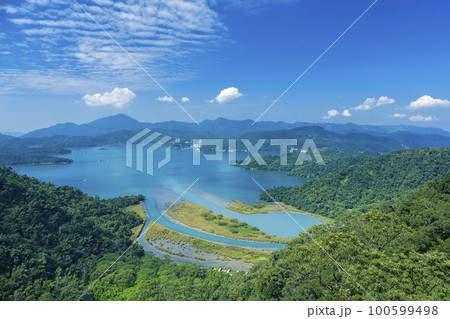 台湾・ロープウェイから眺める日月潭と周辺の山々 / Sun Moon Lake, Taiwan 100599498