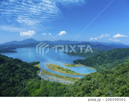 台湾・ロープウェイから眺める日月潭と周辺の山々 / Sun Moon Lake, Taiwan 100599501