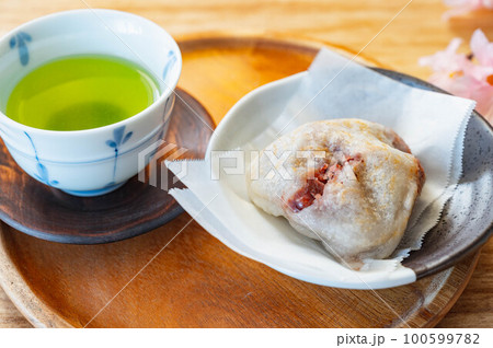 緑茶と梅ヶ枝餅 100599782
