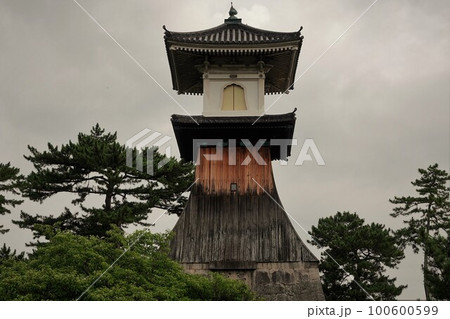 高灯籠1860年金比羅参拝の目印でに完成した、高さ27メートルの日本一高い灯籠である。 100600599