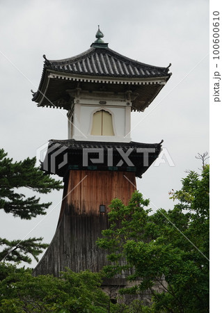 高灯籠1860年金比羅参拝の目印でに完成した、高さ27メートルの日本一高い灯籠である。 100600610