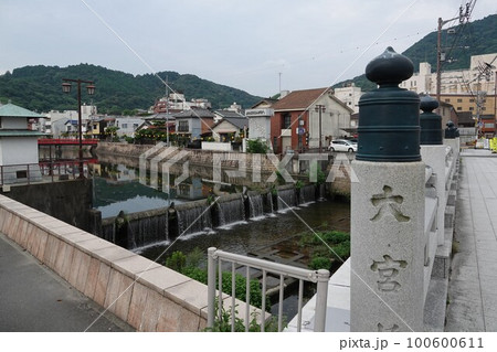高灯籠1860年金比羅参拝の目印でに完成した、高さ27メートルの日本一高い灯籠である。 高灯籠1860年金比羅参拝の目印でに完成した、高さ27メートルの日本一高い灯籠である。 100600611
