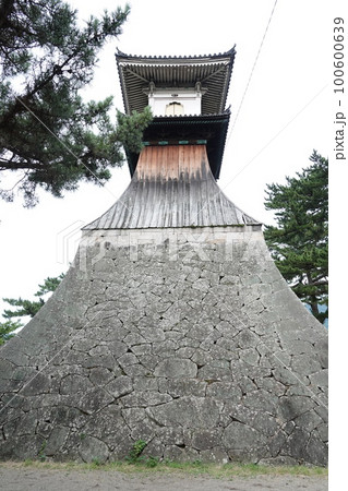 高灯籠1860年金比羅参拝の目印でに完成した、高さ27メートルの日本一高い灯籠である。 100600639