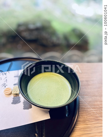 江ノ島での旅行での休息 江ノ島での旅行での休息 100601041