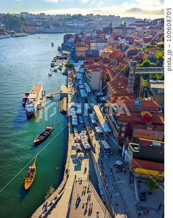 Ribeira embankment above Porto Portugal 100608705