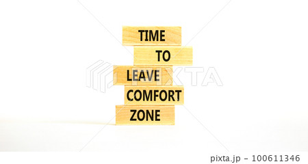 Leave comfort zone symbol. Concept words Time to leave comfort zone on wooden blocks. Beautiful white table white background. Business time to leave comfort zone concept. Copy space. 100611346