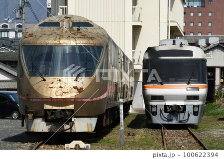 車両基地に停車する京都丹後鉄道のKTR001形とKTR8500形 100622394