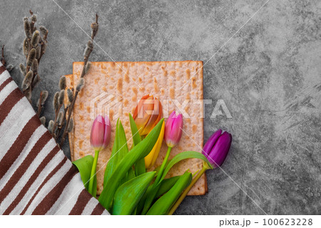 Jewish holiday Passover unleavened matzah bread of kosher for Pesach Day Jewish holiday Passover unleavened matzah bread of kosher for Pesach Day 100623228