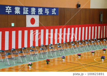 卒業式会式前の会場 卒業式会式前の会場 100623891