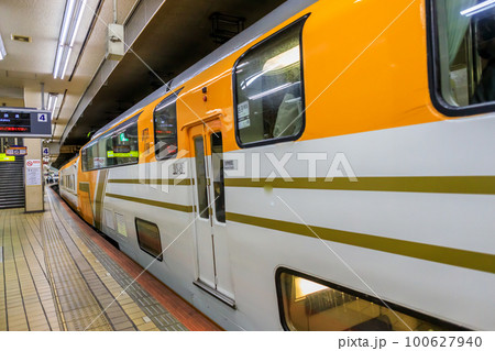 近鉄名古屋駅を発着する特急列車 100627940