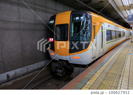 近鉄名古屋駅を発着する特急列車 100627952