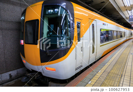 近鉄名古屋駅を発着する特急列車 100627953