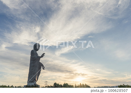 牛久大仏 朝焼け 牛久大仏 朝焼け 100628507