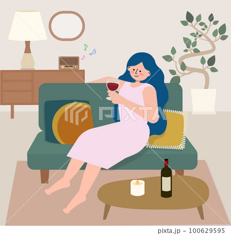 ソファの上でリラックスしながら赤ワインを飲んでいる女性のイラスト 100629595