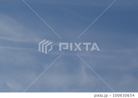 Clear blue sky and white clouds 100630654
