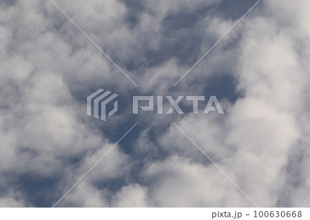 Clear blue sky and white clouds 100630668