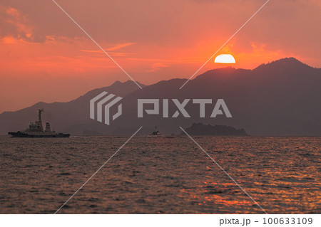 広島湾の夕景 100633109