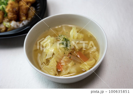 鶏天丼弁当と野菜のスープ 100635851