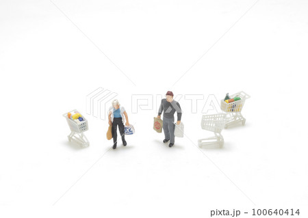a mini figure with shopping, the sale concept a mini figure with shopping, the sale concept 100640414