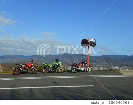 バイクツーリングの一コマ バイクツーリングの一コマ 100640563