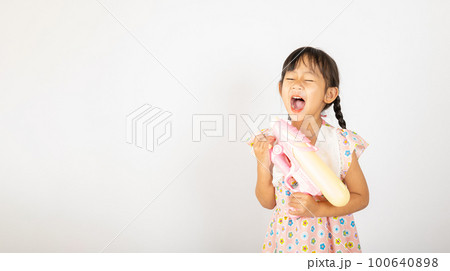 Happy Songkran Day, Asian little girl holding plastic water gun, Thai child funny hold toy water pistol and smile, isolated on white background, Thailand Songkran festival national culture concept 100640898