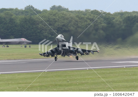 イギリス空軍タイフーンFGR4離陸 イギリス空軍タイフーンFGR4離陸 100642047