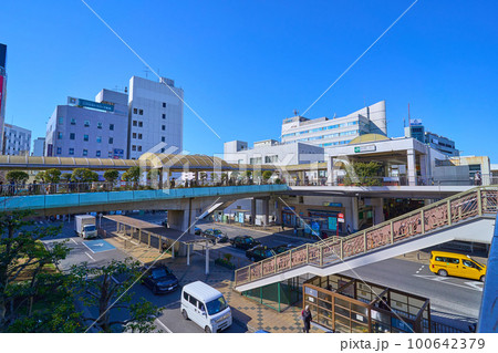 神奈川県藤沢市のJR東日本 藤沢駅南口を見る 100642379