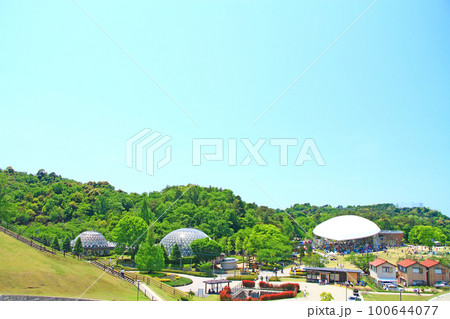 豊田市、多くの家族連れで賑わう鞍ヶ池公園の風景 豊田市、多くの家族連れで賑わう鞍ヶ池公園の風景 100644077
