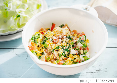 ボールに入れたチュモッパの具 ボールに入れたチュモッパの具 100644294