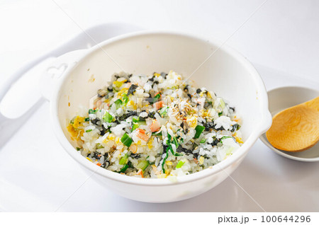 握る前のチュモッパのご飯 100644296