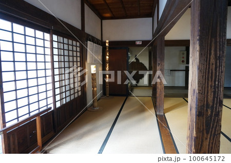 掛川城・二の丸御殿、次の間・御書院上の間の前廊下【日本・静岡】 掛川城・二の丸御殿、次の間・御書院上の間の前廊下【日本・静岡】 100645172