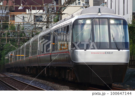 小田急ロマンスカー（30000系EXEα） 100647144