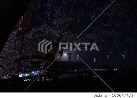 福井県 坂井市丸岡 ライトが消えてひっそりとする丸岡城からの風景 福井県 坂井市丸岡 ライトが消えてひっそりとする丸岡城からの風景 100647473