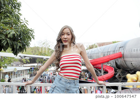 Girl in Travel 100647547