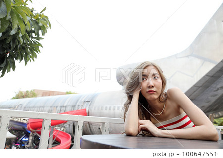Girl in Travel 100647551