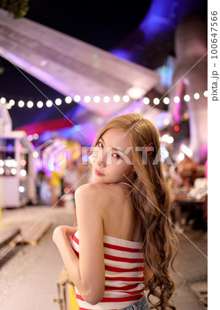 Girl in Travel 100647566