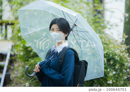 高校生 マスク 雨 高校生 マスク 雨 100648701