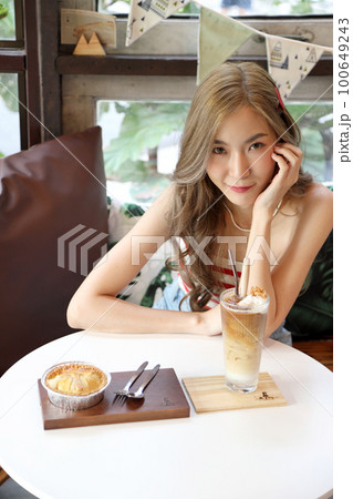 Girl in Cafe Girl in Cafe 100649243