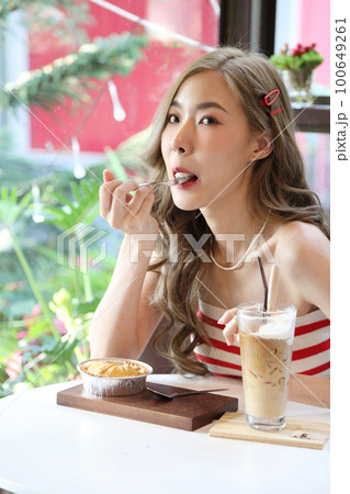Girl in Cafe Girl in Cafe 100649261