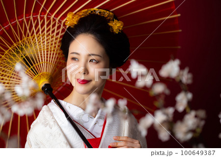 白無垢　日本髪　番傘　桜 100649387