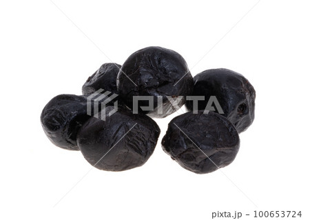 dried olives isolated dried olives isolated 100653724
