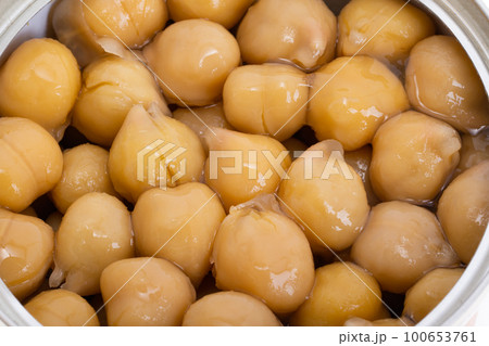 boiled chickpeas isolated 100653761
