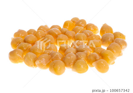 boiled chickpeas isolated 100657342