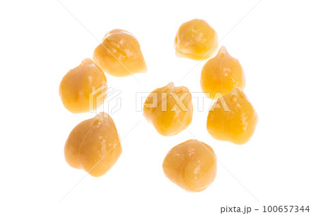 boiled chickpeas isolated 100657344