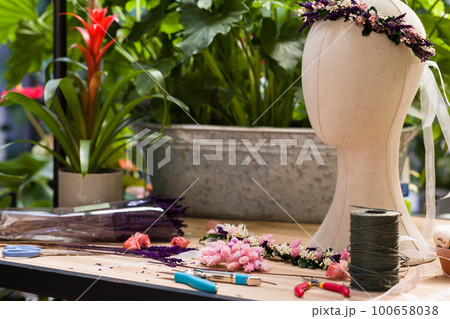 florist flowers background with no people. flower shop arrangement decoration workspace. copy space 100658038
