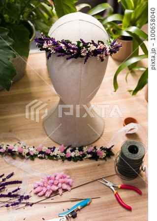florist flowers background with no people. flower shop arrangement decoration workspace. copy space 100658040