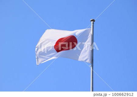 はためく日本の国旗 はためく日本の国旗 100662912