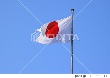 はためく日本の国旗 はためく日本の国旗 100662914