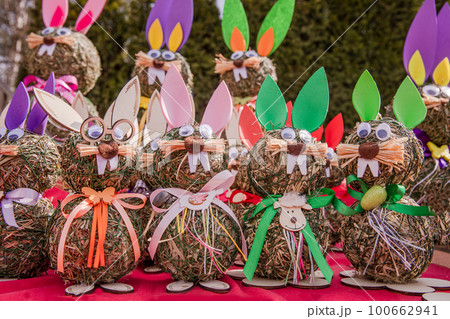 Easter decorative rabbit bunny, Easter street Josef market, sunny weather Easter decorative rabbit bunny, Easter street Josef market, sunny weather 100662941